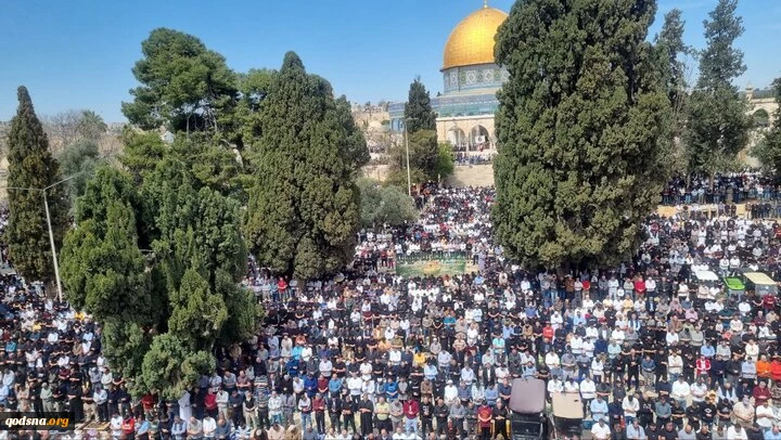 80 ألف مصلٍّ يؤدّون صلاة عيد الأضحى في المسجد الأقصى رغم قيود الاحتلال 2