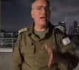ببینید/  لرزش دستان سخنگوی ارتش صهیونیستی؛ دستش لرزید و مخفی کرد! 3