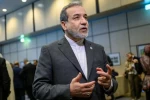عراقچی در نشست خبری در استانبول: به هیچ عنوان درباره حاکمیت و استقلال ایران سازش نخواهیم کرد/ ترامپ به خواسته‌های یک جنایتکار تن داد
 2