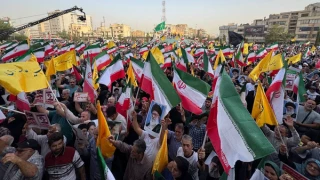 تجمع جماهيري حاشد في طهران دعماً للقوات المسلحة في المواجهة مع الكيان الصهيوني