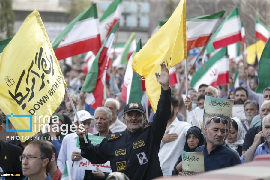 اهالي طهران ينظمون مسيرة دعما للقوات المسلحة الإيرانية ومدافعي البلاد 2