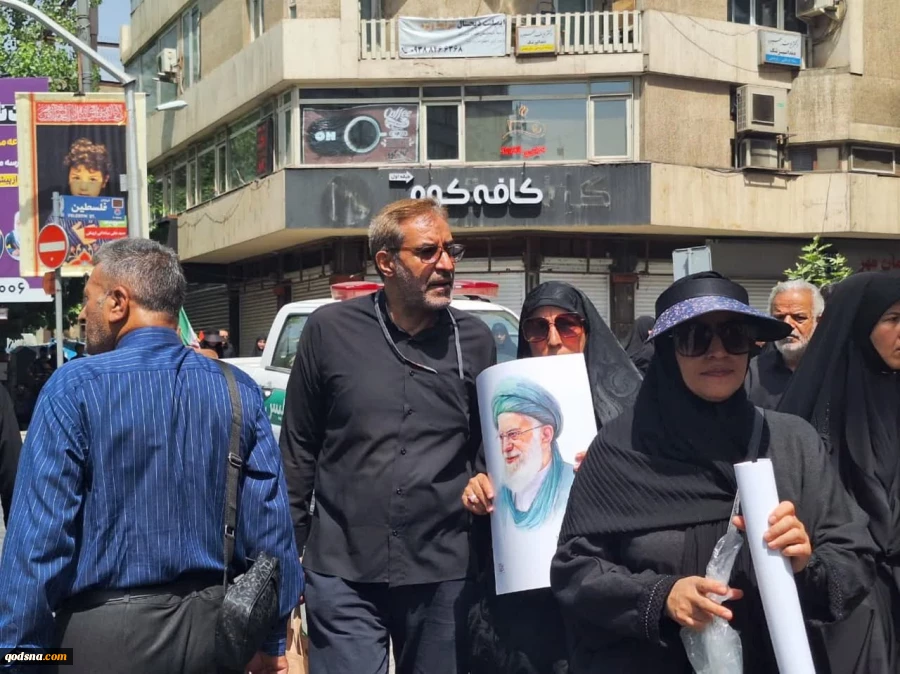 شرکت کنندگان در مراسم تشییع پرشکوه شهدای اقتدار به خبرنگار قدسنا چه گفتند؟تا آخرین نفس و قطره خون پای انقلاب‌مان هستیم/ پیام اقتدار ایران و اتحاد ملت 8