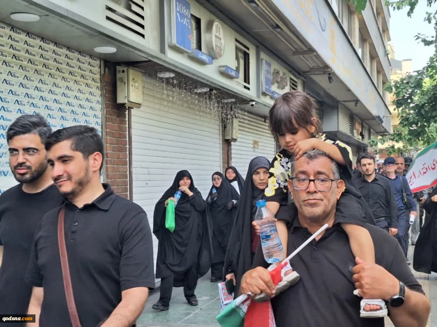 شرکت کنندگان در مراسم تشییع پرشکوه شهدای اقتدار به خبرنگار قدسنا چه گفتند؟تا آخرین نفس و قطره خون پای انقلاب‌مان هستیم/ پیام اقتدار ایران و اتحاد ملت 9