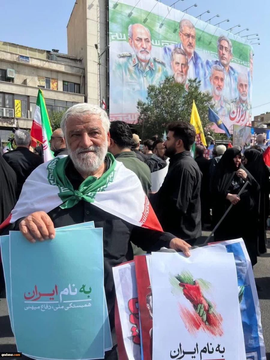 شرکت کنندگان در مراسم تشییع پرشکوه شهدای اقتدار به خبرنگار قدسنا چه گفتند؟تا آخرین نفس و قطره خون پای انقلاب‌مان هستیم/ پیام اقتدار ایران و اتحاد ملت 11