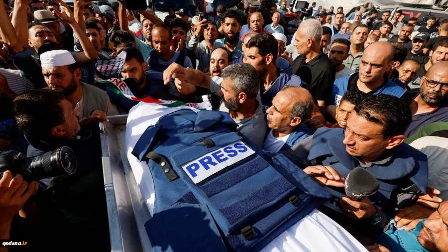 Zionist regime continues to target Palestinian journalists covering the regime’s atrocities in Gaza, martyring a number of them in Gaza City.