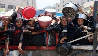 غزة تحت قصف وتجويع الاحتلال: مجازر في خان يونس والمغازي وارتفاع شهداء المجاعة إلى 147