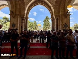 40,000 worshippers attend Friday prayer at the Aqsa Mosque