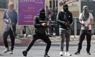 الضفة الغربية: اعتقالات واقتحامات وإصابة شاب في طولكرم