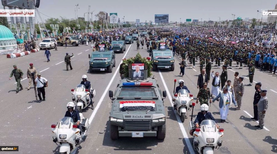 Massive crowds poured into Yemen’s capital, Sana’a, for the funeral of Prime Minister Ahmed Ghaleb al-Rahawi and several ministers martyred in an Israeli strike last week.

The ceremony, held on Monday in Al-Sabeen Square, drew mourners from across the 