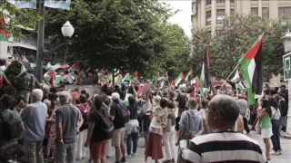 اعتراض هزاران معترض در اسپانیا مانع تکمیل مسابقه دوچرخه‌سواری شد
