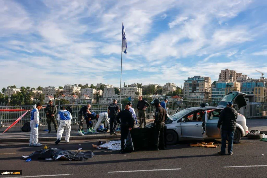 عملیات مرگبار شهادت طلبانه در قدس اشغالی

 هلاکت 5 صهیونیست و زخمی شدن 15نفر دیگر در این عملیات | ورودی های شهر  قدس اشغالی بسته شد | حماس و جهاد اسلامی تبریک گفتند 2