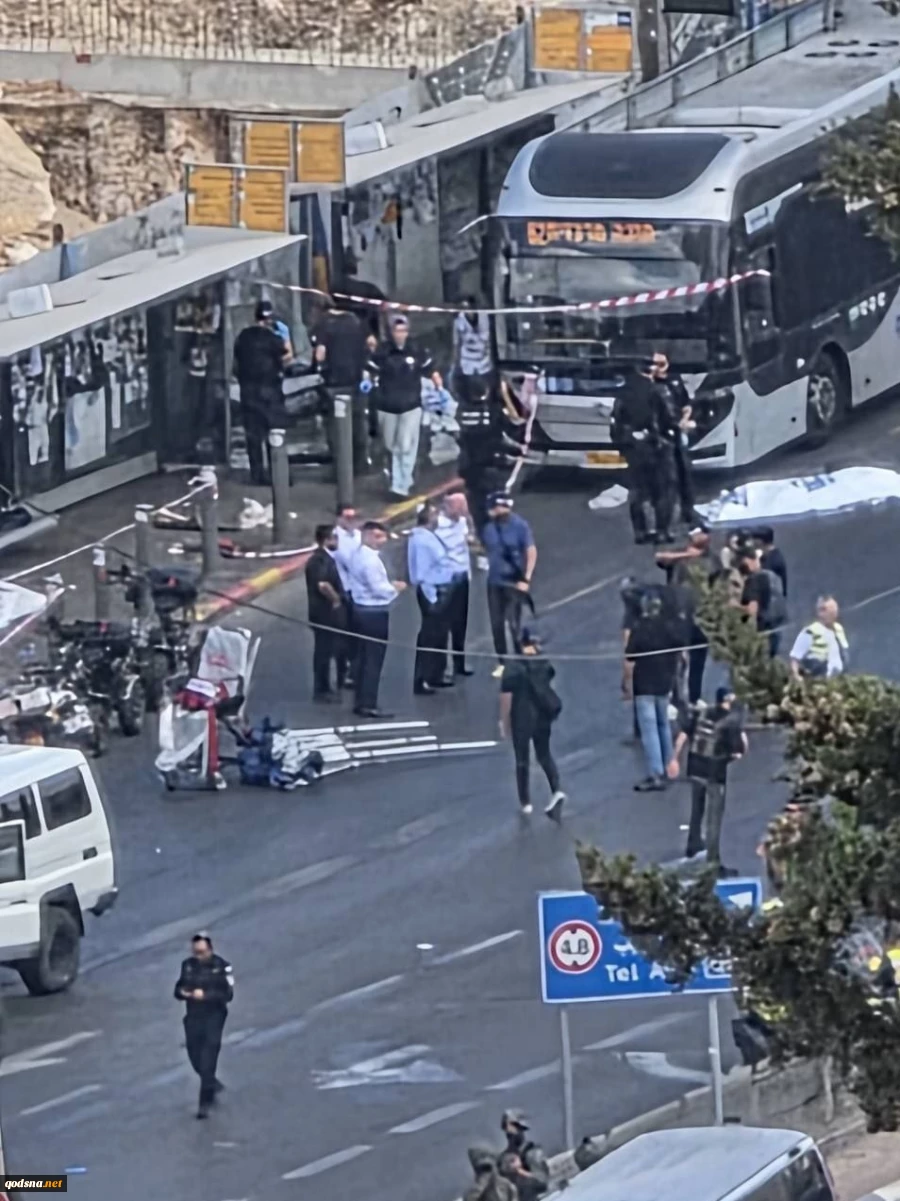 عملیات مرگبار شهادت طلبانه در قدس اشغالی

 هلاکت 5 صهیونیست و زخمی شدن 15نفر دیگر در این عملیات | ورودی های شهر  قدس اشغالی بسته شد | حماس و جهاد اسلامی تبریک گفتند 2