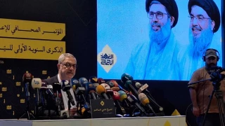 إطلاق فعاليات الذكرى السنوية الأولى لسيد شهداء الأمة والسيد الهاشمي
الثلاثاء ١٦ سبتمبر ٢٠٢٥
١٢:٢٥ بتوقيت غرينتش
العالم

أعلن مسؤول وحدة الأنشطة الإعلامية في حزب الله الشيخ علي ضاهر فعاليات إحياء الذكرى السنوية الأولى لاستشهاد الأمينيْن العاميْن لحزب الله، سيد شهداء الأمة سماحة ‏السيد حسن نصرالله والشهيد الهاشمي سماحة السيد هاشم صفي الدين، والشهداء الأبرار.

وفي مؤتمر صحافي عُقد المركز الثقافي لبلدية الغبيري – مسرح رسالات، أوضح ضاهر أن الشع