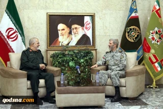 دیدار فرمانده کل سپاه با فرمانده کل ارتش؛

سرلشکر پاکپور: دشمن را به زانو درآوردیم/ سرلشکر حاتمی: به کوچک‌ترین تعرض دشمنان پاسخی پشیمان کننده می‌دهیم