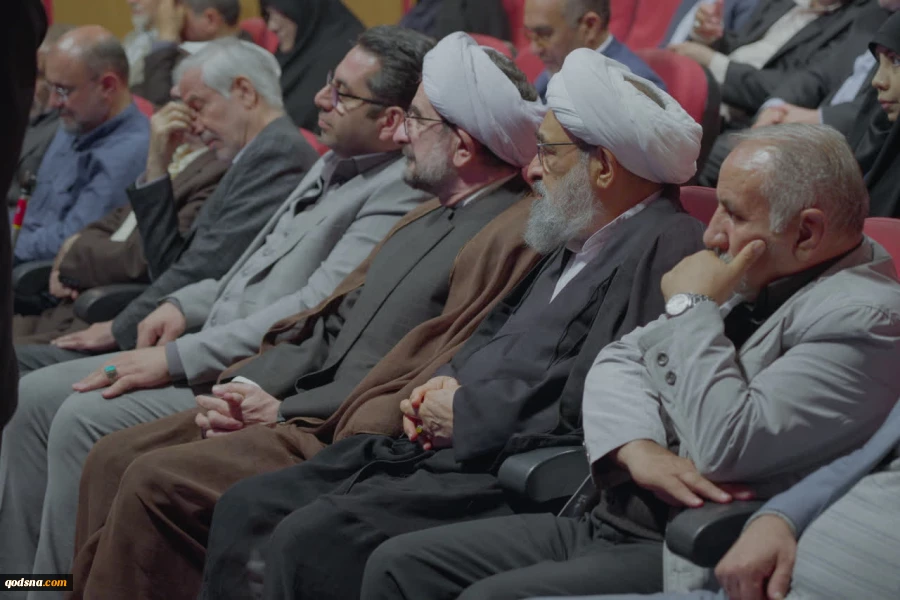تصاویری از برگزاری محفل شعر «ماه لبنانی» در سالن مهر حوزه هنری 7