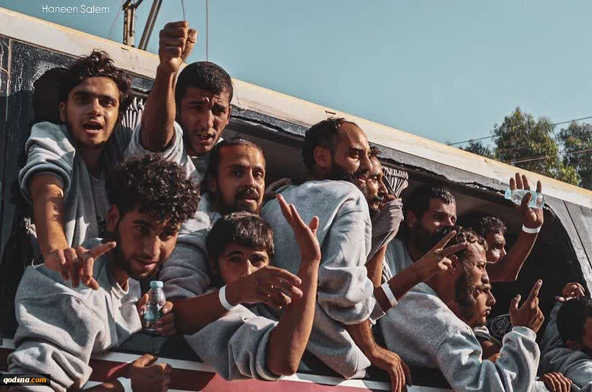 لحظه رسیدن اسرای آزاد شده فلسطینی به غزه 3