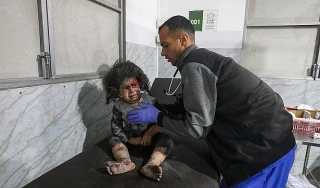 350,000 patients without treatment as Gaza hospitals lack 90% of medical supplies
