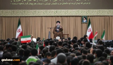 قائد الثورة الإسلامية يستقبل آلاف الطلاب والجامعيين وعدداً من عوائل شهداء الحرب المفروضة الأخيرة التي استمرت 12 يوماً