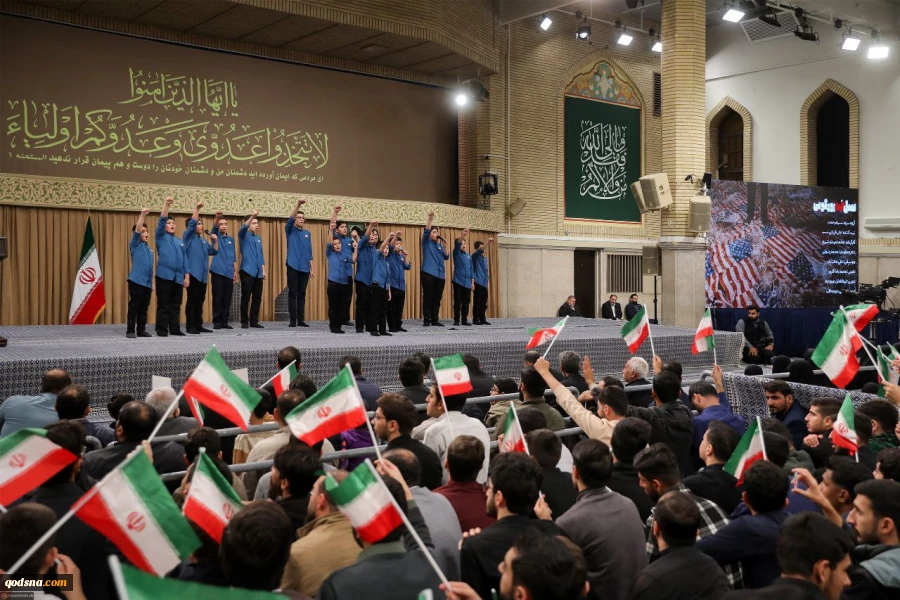 قائد الثورة الإسلامية يستقبل آلاف الطلاب والجامعيين وعدداً من عوائل شهداء الحرب المفروضة الأخيرة التي استمرت 12 يوماً 4