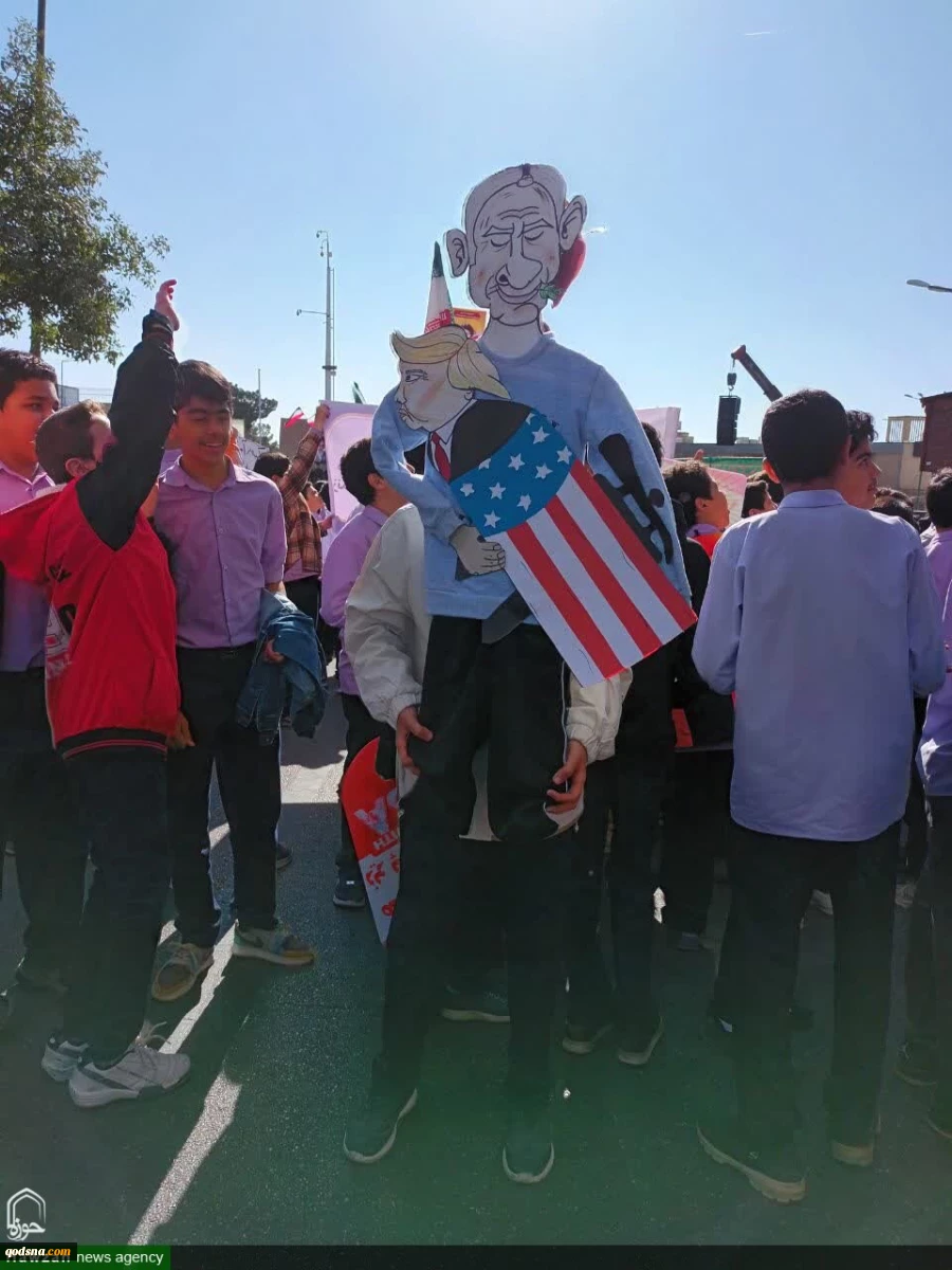 مسيرات شعبية بمناسبة اليوم الوطني لمقارعة الاستكبار العالمي في طهران 13