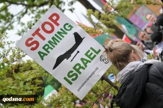 آلمانی‌ها در مخالفت با صادرات سلاح به رژیم صهیونیستی خود را زنجیر کردند+ عکس