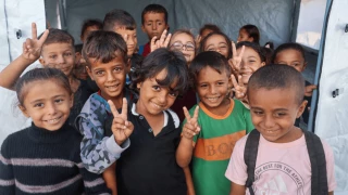 بازگشایی «مدارس بی‌دیوار» در غزه پس از  شهادت بیش از 18 هزار دانش‌آموز
