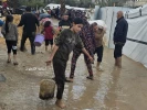 غرق شدن چادرهای آوارگان در پی بارش باران در دیرالبلح در مرکز نوار غزه 3