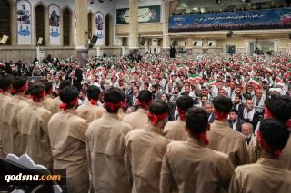 با حضور فرمانده کل سپاه پاسداران و هزاران تن از بسیجیان برگزار شد

مراسم روز بسیج در حسینیه امام خمینی(ره)
