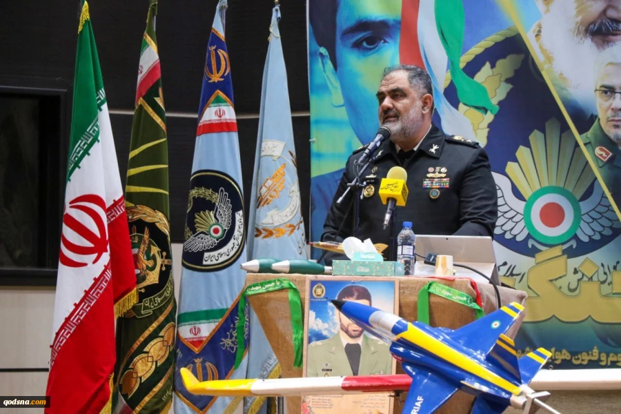 قائد القوات البحرية: تتم مرافقة السفن الإيرانية في جميع أنحاء العالم 2