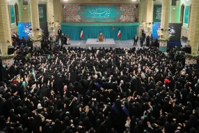 رهبر انقلاب در دیدار هزاران نفر از زنان و دختران:

زن، کارگزار خانه نیست، مدیر است/ جمهوری اسلامی باعث ارتقاء و پیشروی زنان در همه عرصه‌های مهم شد