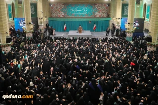 رهبر انقلاب در دیدار هزاران نفر از زنان و دختران:

زن، کارگزار خانه نیست، مدیر است/ جمهوری اسلامی باعث ارتقاء و پیشروی زنان در همه عرصه‌های مهم شد