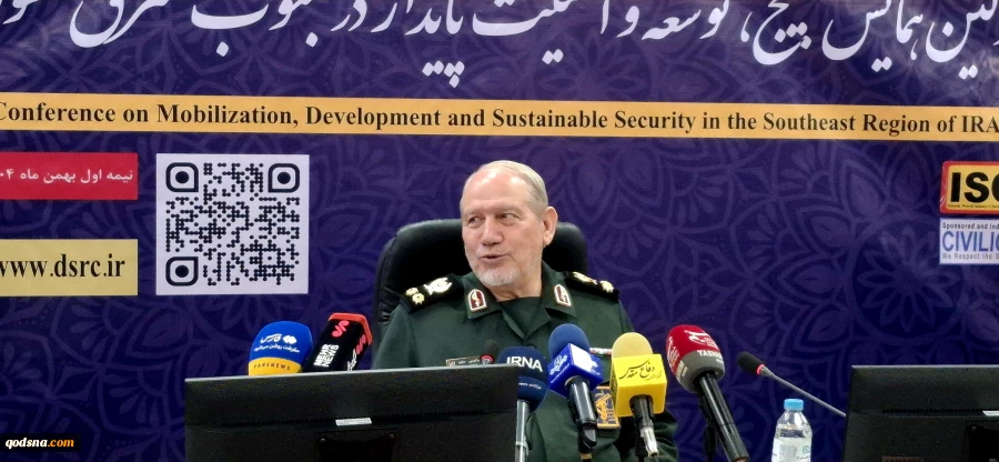 سرلشکر رحیم صفوی:
آمریکایی‌ها نمی‌توانند روابط اقتصادی ایران را کنترل کنند 3