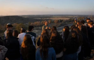 یورش شماری از شهرک نشینان صهیونیست به نوار غزه و درخواست برای اشغال مجدد آن