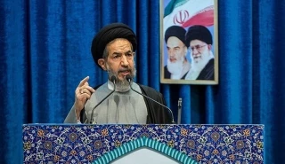 خطيب جمعة طهران: يجب ان لا ننسى أهالي غزة ومجاهدي اليمن وحزب الله