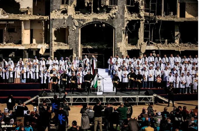 غزه همچنان سربلند و استوار/ مراسم فارغ التحصیلی 168 دانشجوی پزشکی بر روی ویرانه‌های بیمارستان الشفاء/ کادر درمان 1700 شهید تقدیم کرده است 2