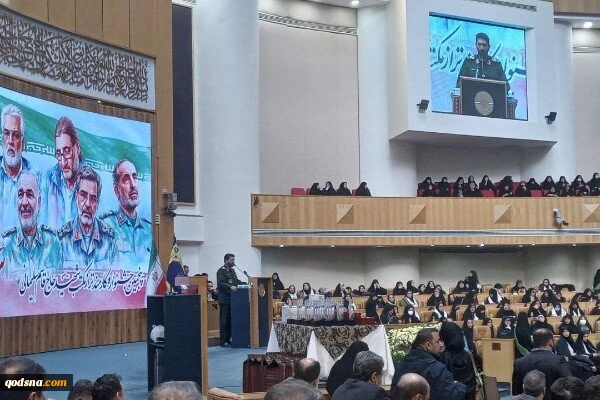 العميد حسن زاده: الشهيد سليماني طور جبهة المقاومة ومكّن الشعوب المظلومة من الوقوف في وجه الاستكبار 2