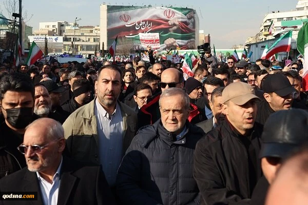 قیام مقدس ملت ایران علیه آشوبگری/ راهپیمایی مردم تهران علیه تروریست‌های مسلح 3