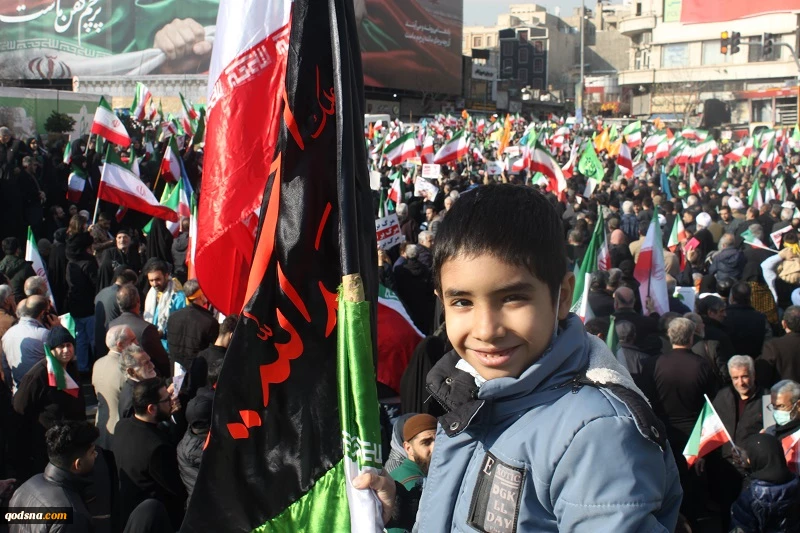 گزارش خبری قدسنا؛حضور دشمن شکن مردم تهران در میدان انقلاب/ راهپیمایان در گفتگو با قدسنا: دشمنان از پایداری ملت ایران خسته شدهاند 2