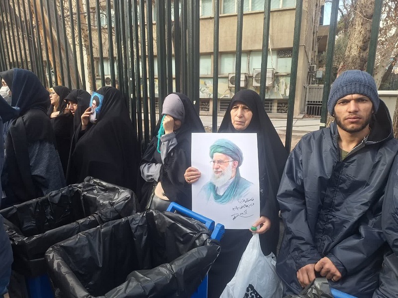 گزارش خبری قدسنا؛حضور گسترده مردم تهران در مراسم تشییع شهدا/ شرکت کنندگان در گفتگو با قدسنا: اگر شهدا نبودند، امنیت امروز را نداشتیم  2