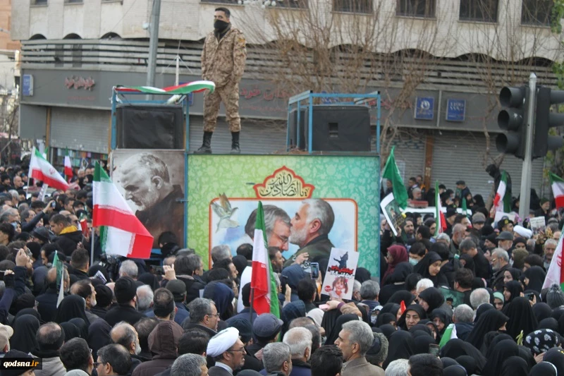 گزارش خبری قدسنا؛

حضور گسترده مردم تهران در مراسم تشییع شهدا/ شرکت کنندگان در گفتگو با قدسنا: اگر شهدا نبودند، امنیت امروز را نداشتیم  12