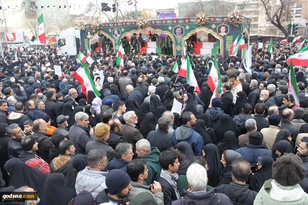 گزارش تصویری از مراسم تشیع شهدای مردمی و مدافع امنیت مقابل دانشگاه تهران 5