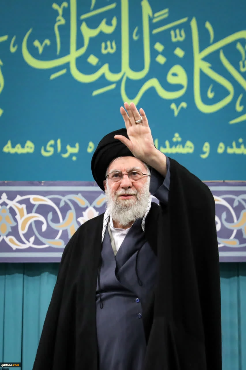 تصاویر رهبر انقلاب در دیدار با اقشار مختلف مردم در سالروز مبعث پیامبر اعظم (ص) 3