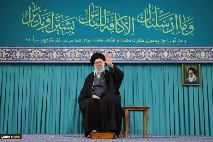 خلال استقباله الآلاف من مختلف شرائح الشعب بمناسبة عيد المبعث المبارك؛

قائد الثورة: الشعب الايراني قصم ظهر الفتنة..نعتبر الرئيس الأميركي مجرماً 2