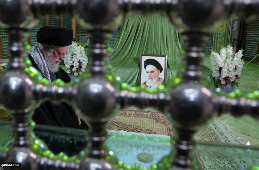 در طلیعه چهل‌ و هفتمین سالروز پیروزی انقلاب اسلامی؛

رهبر انقلاب در مرقد مطهر امام راحل(ره) حضور یافتند 2