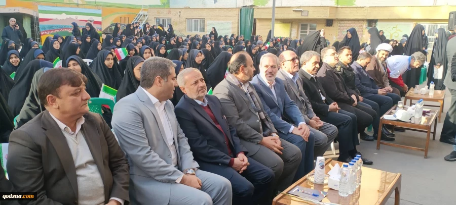 همزمان با سالگرد ورود تاریخی امام راحل به میهن؛
گلبانگ انقلاب در مدارس سراسر کشور نواخته شد 2