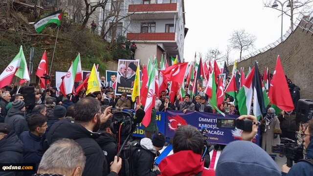 تجمع شهروندان ترکیه در مقابل کنسولگری آمریکا برای حمایت از ایران 3