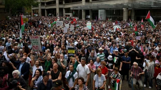 Thousands rally in Australia against Israeli president's visit as police use pepper spray