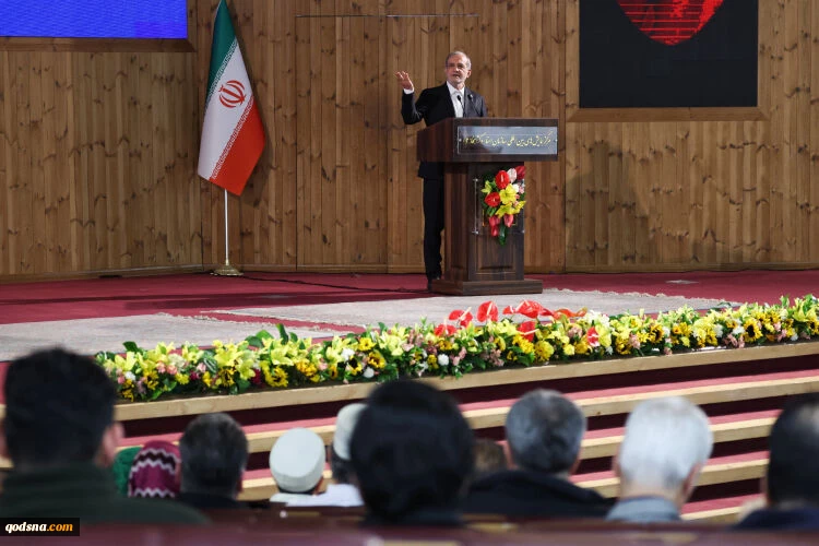 خلال لقائه قادة وأتباع الأديان التوحيدية بمناسبة الذكرى الـ47 لانتصار الثورة الإسلامية

بزشكيان: لم نسعَ يوما الى الحرب بل الى الوحدة والانسجام وخدمة الشعوب 2