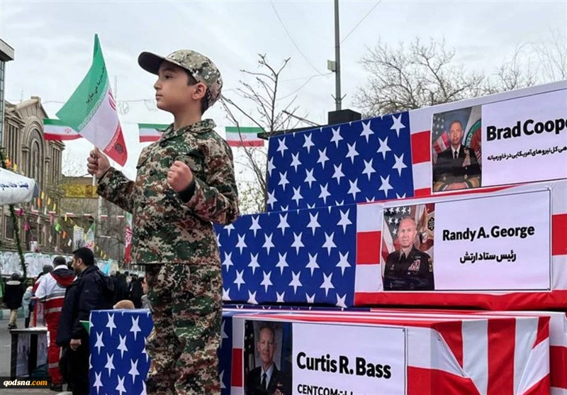 عرض توابيت رمزية لقادة عسكريين أمريكيين وإسرائيليين خلال مسيرات 11 فبراير  2