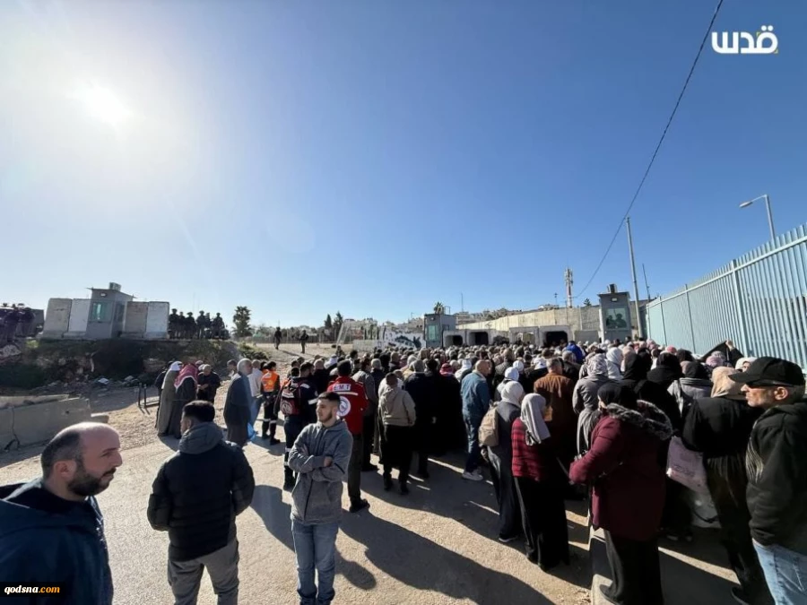 80,000 Palestinians perform first Friday prayer of Ramadan at Aqsa amid Zionists' restrictions